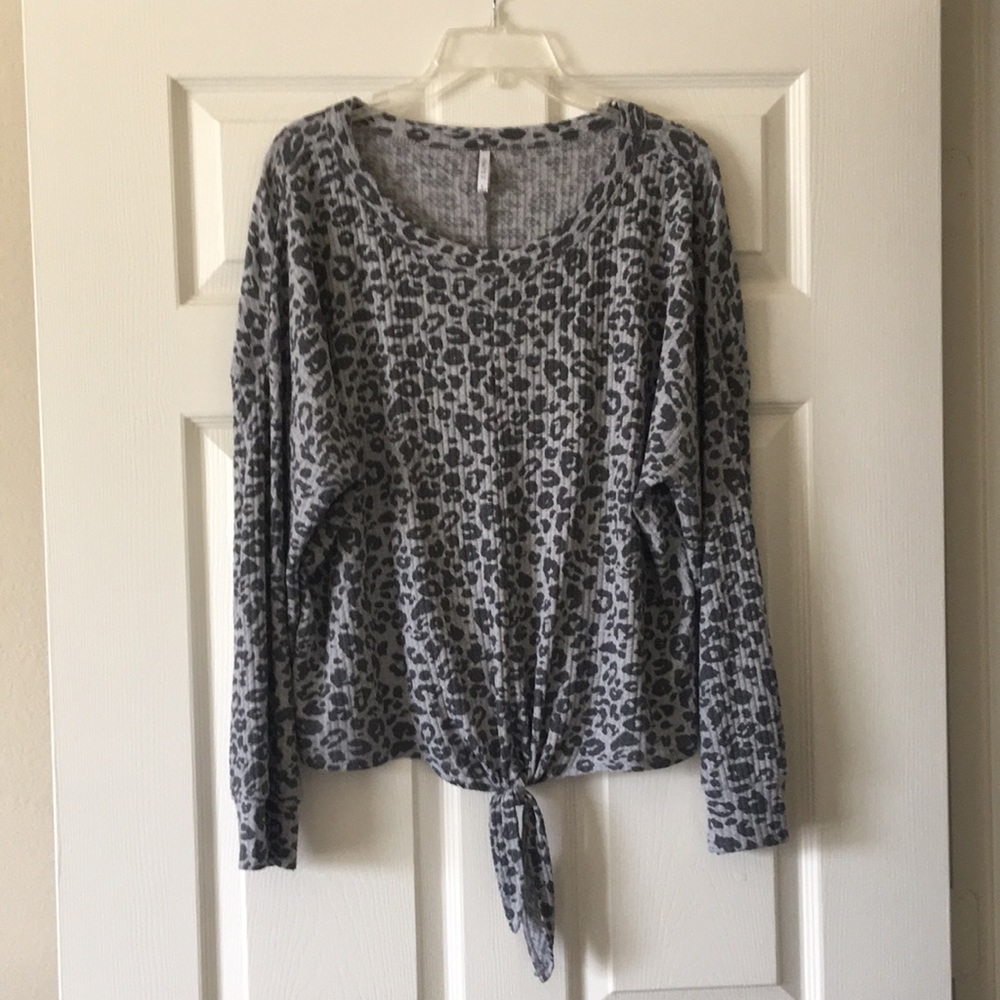 Z SUPPLY Waffle Knit Animal Print Tie Front Top (Grey)